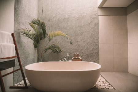 comment choisir une baignoire à porte senior pour votre salle de bain